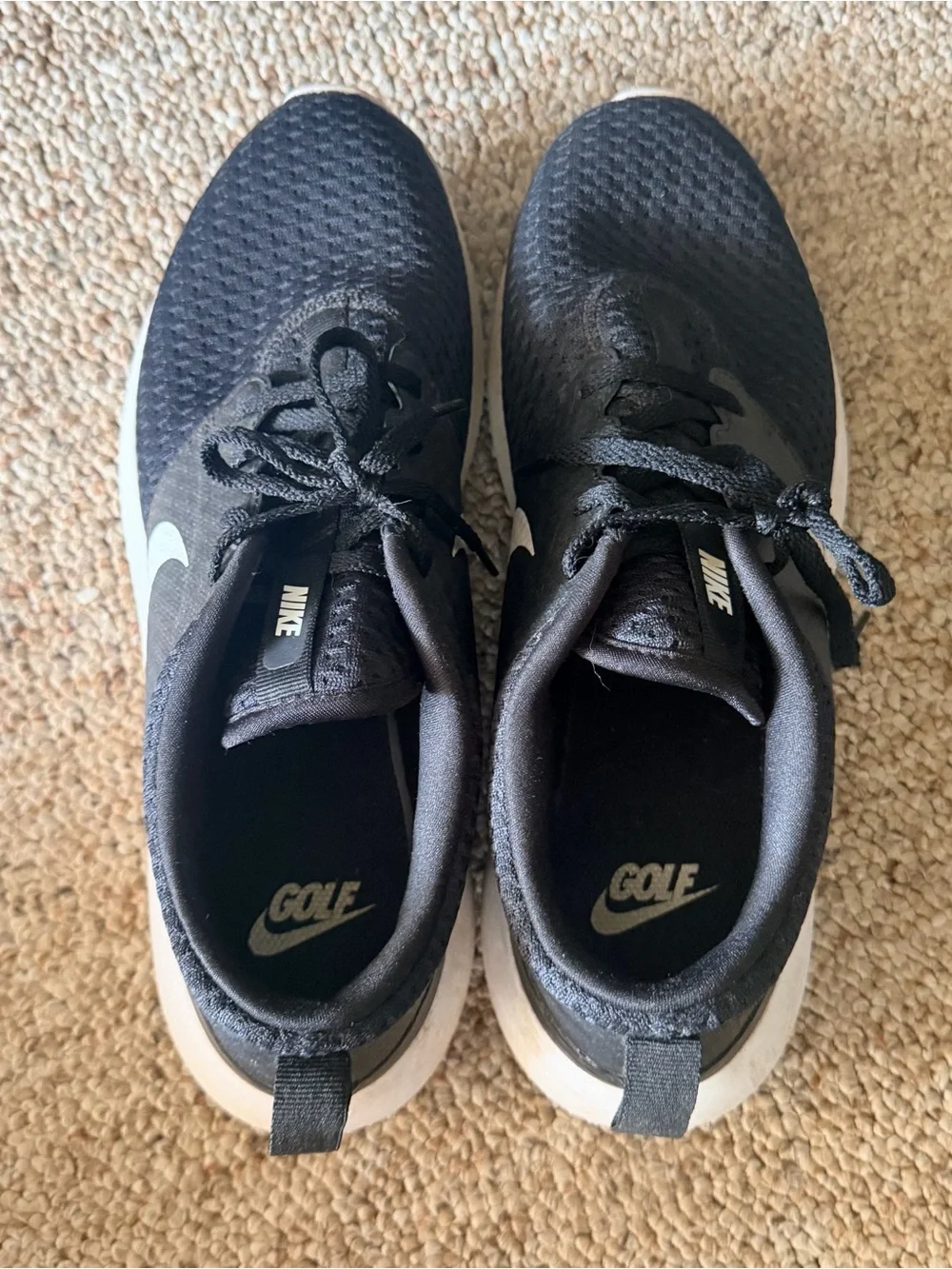 Nike Black and White Men's Lightweight Athletic Sneakers